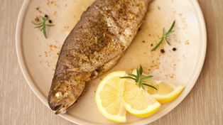 Smażony dorsz nad Bałtykiem bardzo drogi dla turystów. Wiemy dlaczego tak jest