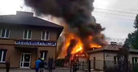 Pożar pod Warszawą. Hurtownia fajerwerków w płomieniach