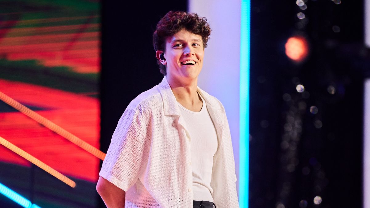 Oskar Cyms o debiutanckiej płycie "Nigdy wcześniej"