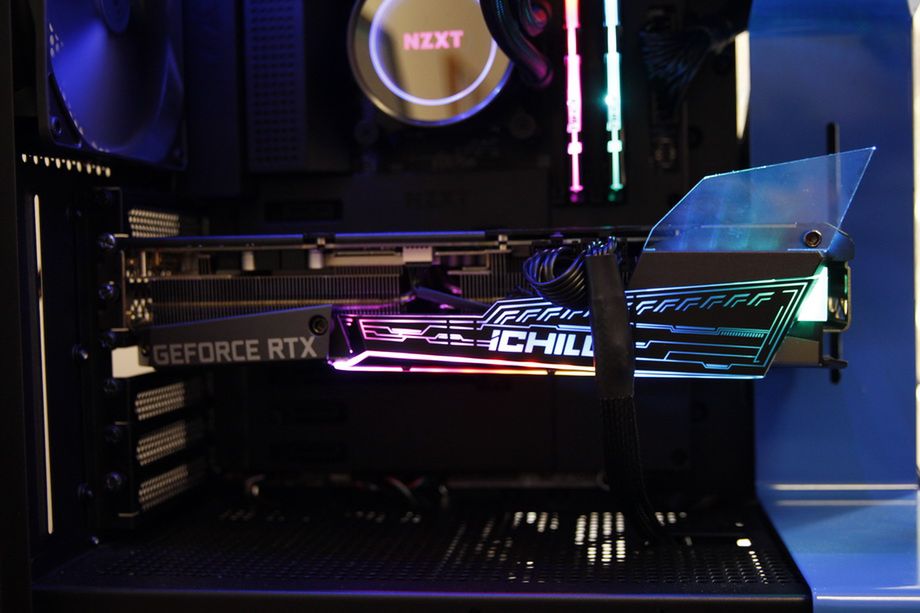 Paradoksalnie tym razem mamy mniej RGB niż w kartach "Ultra" od Inno3D.