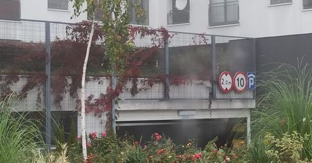 Warszawa. W garażu spłonęło ponad 50 aut