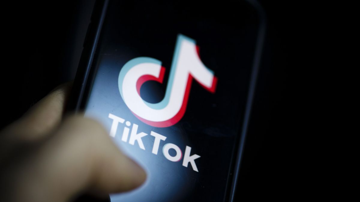 BERLIN, GERMANY - FEBRUARY 02: In this photo illustration the logo of chinese media app for creating and sharing short videos  TikTok, also known as Douyin is displayed on a smartphone on February 02, 2020 in Berlin, Germany. (Photo by Thomas Trutschel/Photothek via Getty Images)