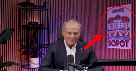 Nowy szczegół w filmie Tuska. Trudno wierzyć, żeby był tam przypadkiem