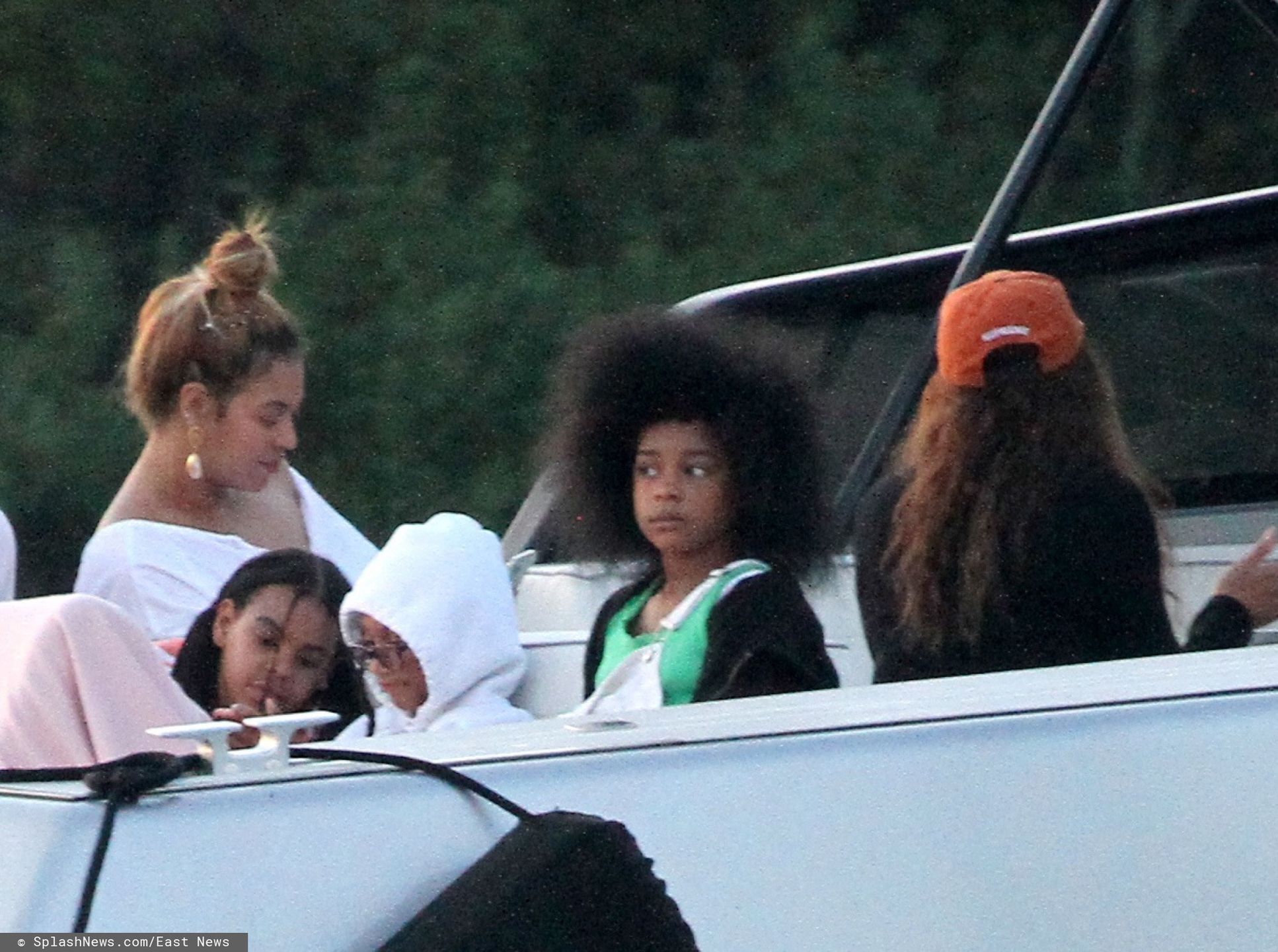 Beyonce z dziećmi wypoczywa na łódce