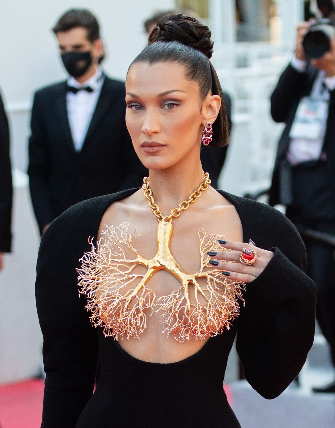 Bella Hadid otwiera się na temat toksycznych związków