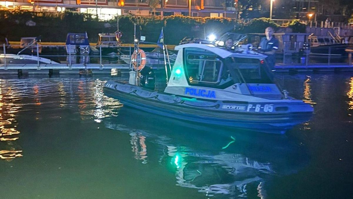 Wrocław: Mężczyzna pływał w Odrze