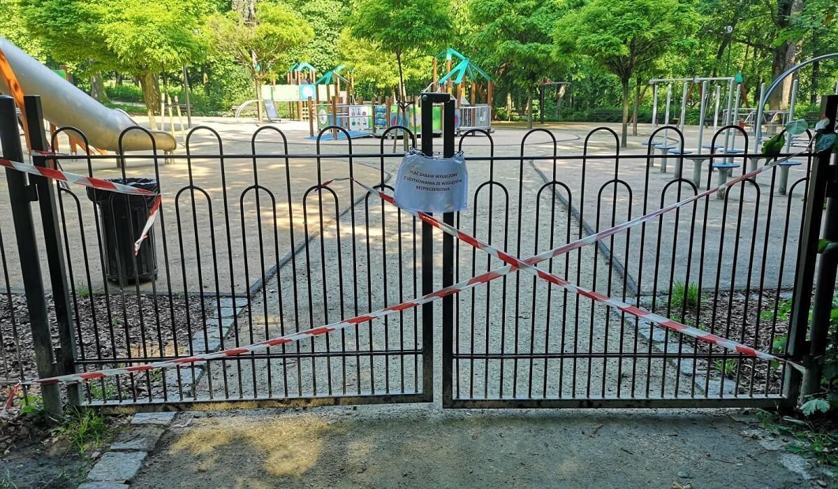 Zamknięty plac zabaw w Ogrodzie Saskim