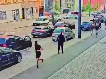 Atakowali ludzi na ulicy. Sąd wypuścił pseudokibiców