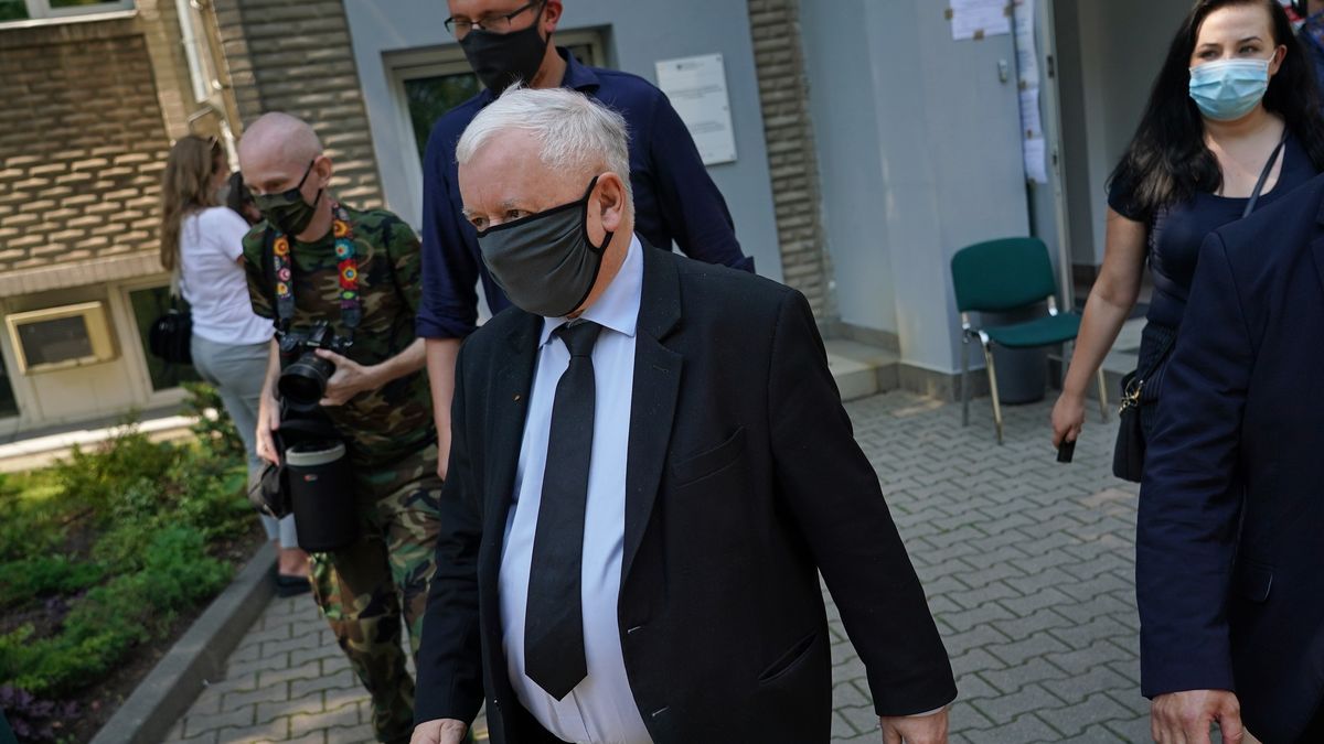 WARSAW, POLAND - JUNE 28: Jaroslaw Kaczynski (C), leader of the social conservative Law and Justice (PiS) party, departs after casting his ballot in the Polish presidential election during the coronavirus pandemic on June 28, 2020 in Warsaw, Poland. The two lead candidates are current Polish President Andrzej Duda of PiS and Warsaw Mayor Rafal Trzaskowski of the of the centrist Civic Platform (PO). Today’s election to determine the next Polish president, who serves a five-year term, was originally scheduled for May but was delayed due to the coronavirus pandemic.  (Photo by Sean Gallup/Getty Images)