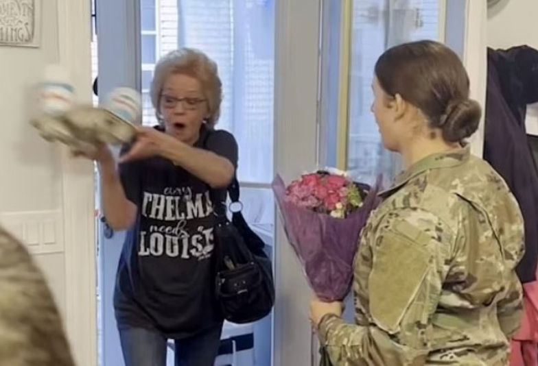 Wróciła z wojska i zrobiła babci niespodziankę. Reakcja wyciska łzy