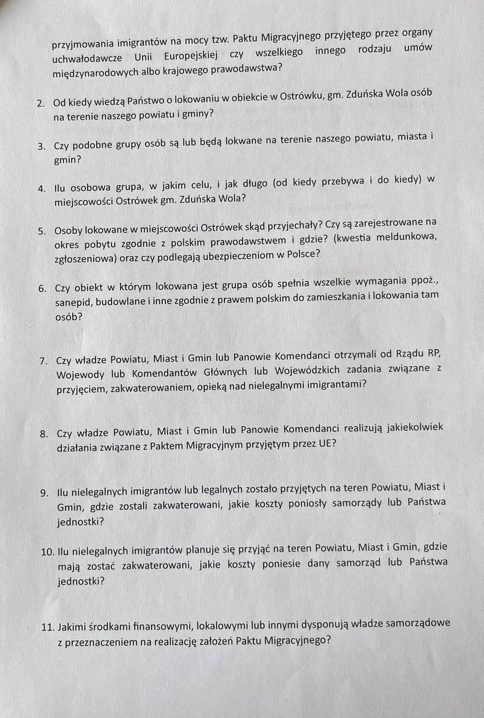 Dawid Mazurkiewicz, radny PiS w Zduńskiej Woli atakuje, choć nic o tym nie wie. Chodzi o obcokrajowców. Dziwaczne zachowanie policji