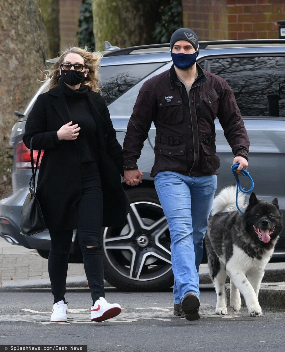 Henry Cavill spaceruje z nową ukochaną