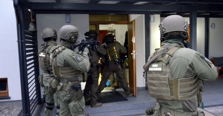 Wystawiali fikcyjne faktury. 17 osób zatrzymanych