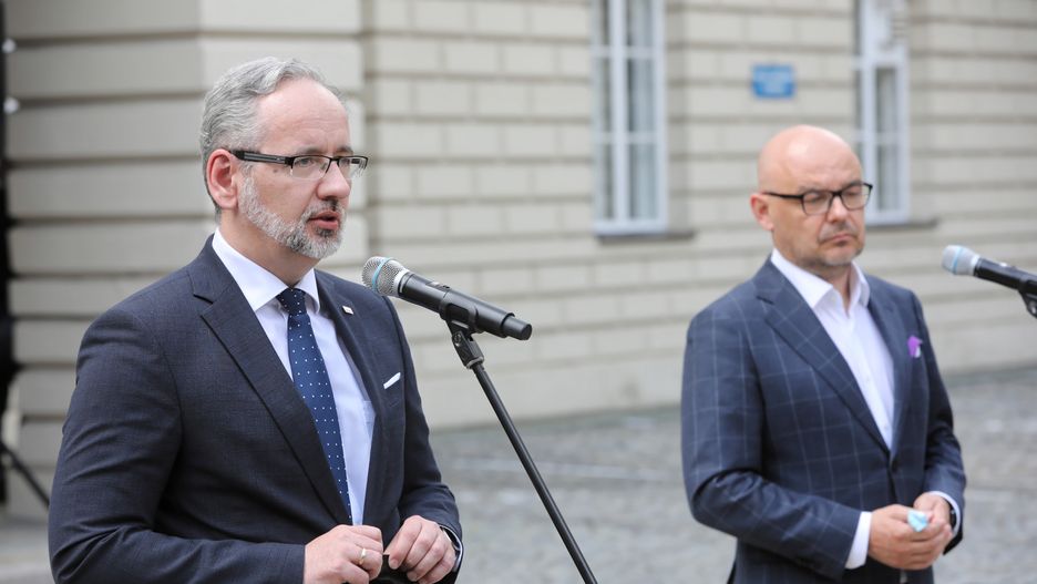 W poniedziałek o nowych zasadach przyjmowania drugiej dawki szczepionki poinformował minister zdrowia