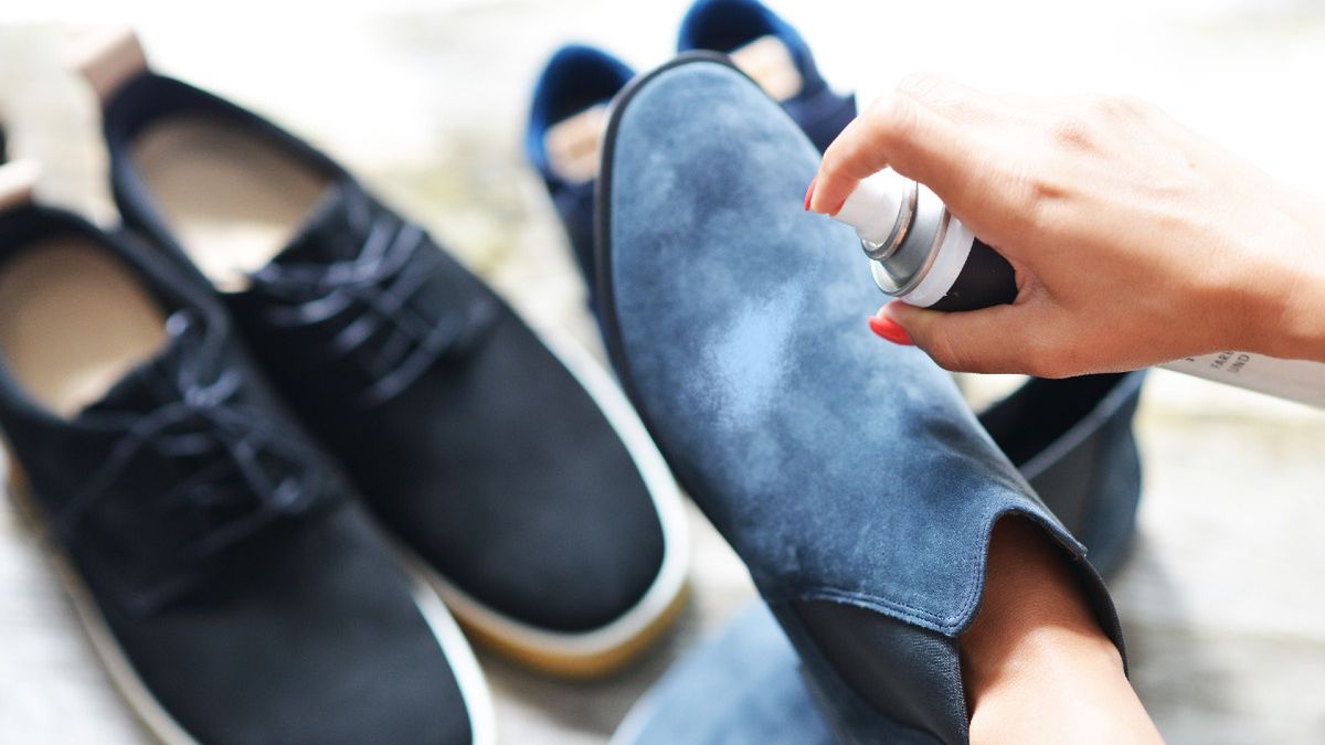 Spryskaj buty lakierem do włosów. Efekt zaskoczy niejednego 