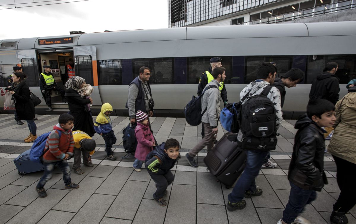 szwecja, zasiłek, dodatek, pomoc finansowa, nielegalni imigranci, migranci, cudzoziemcy, repatriacja, migracja Szwedzi wymyślili, jak pozbyć się imigrantów. Dużo zapłacą im za wyjazd