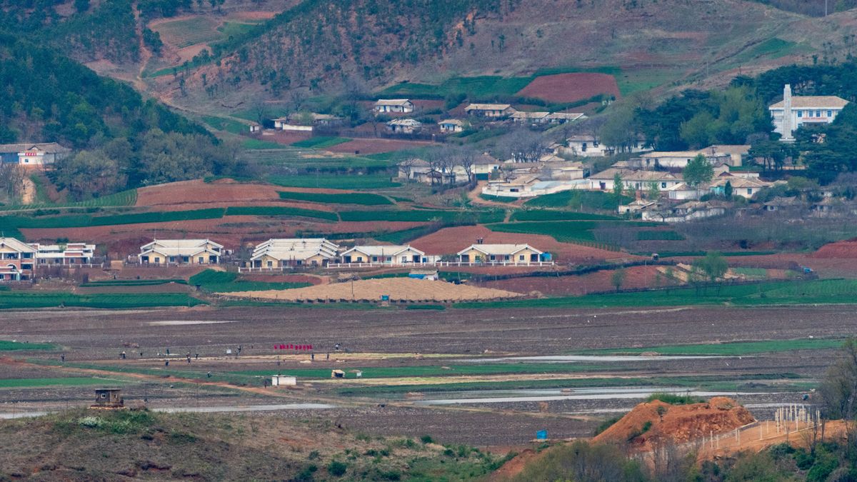 North Korea's town Kaepoong behind a military guard post (
PAJU, SOUTH KOREA - 2025/04/23: North Korea's town Kaepoong behind a military guard post (bottom) seen from Paju, the northern border city of Seoul. (Photo by Kim Jae-Hwan/SOPA Images/LightRocket via Getty Images)
SOPA Images
kaepoong, border, guard post