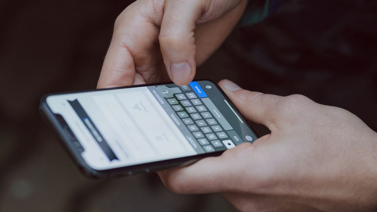 Wiadomość SMS. Telefon służy cyberprzestępcom do zdobywania danych