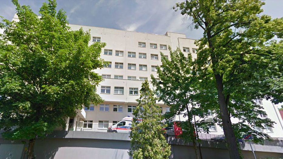 Koronawirus. Dary dla szpitala we Wrocławiu. Szafa dezynfekująca maseczki