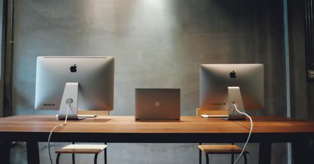 Coś takiego zdarza się raz w roku: bezplikowy trojan atakuje macOS