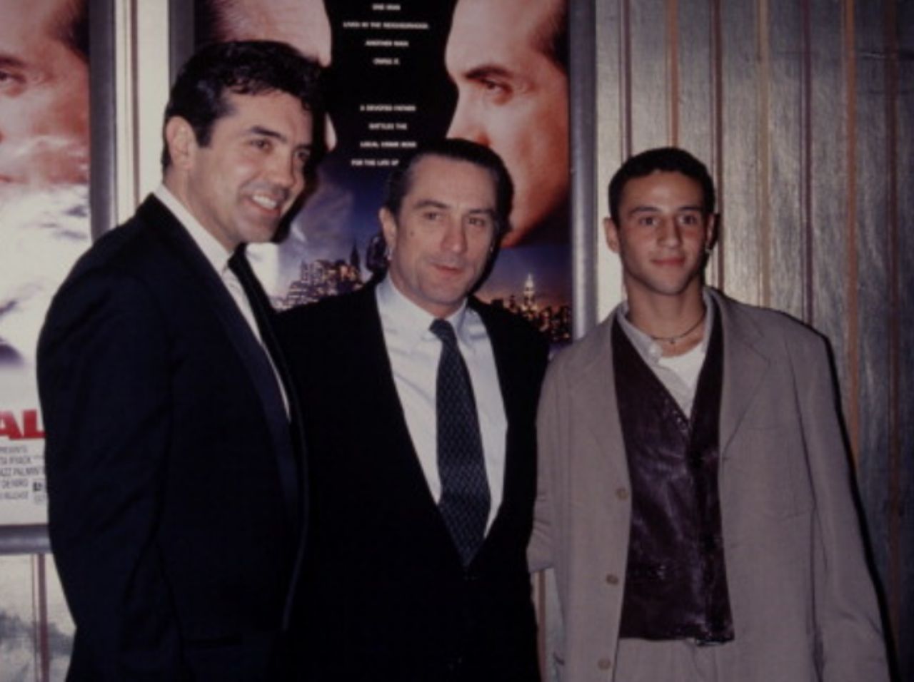 Od lewej Chazz Palminteri, obok Robert De Niro i po prawej Lillo Brancato