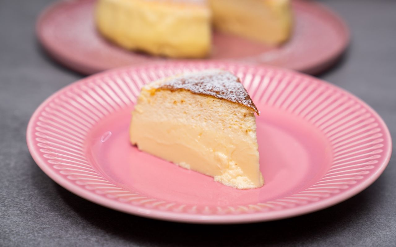 Sernik z 3 składników. Jest mięciutki i dosłownie rozpływa się w ustach