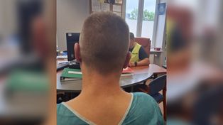 Pruszcz Gdański: Agresywny 24-latek zaatakował ratowników medycznych i policjantkę. Usłyszał zarzuty