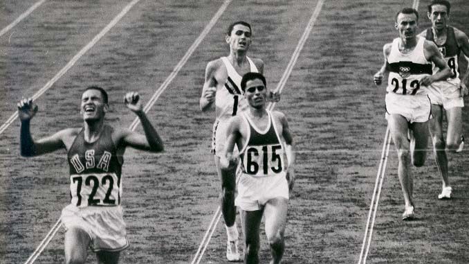 Billy Mills finiszuje w Tokio 1964 fot. domena publiczna