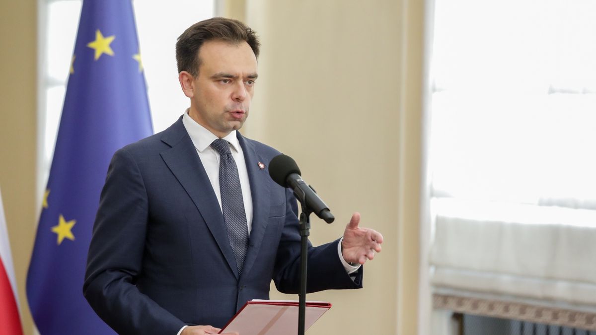 - Uruchomiłem wypłaty - mówi minister finansów Andrzej Domański. Miliony złotych popłynęły do PiS