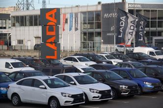 Rosjanie nie kupują, ale i nie sprzedają aut. Rekordowy spadek produkcji