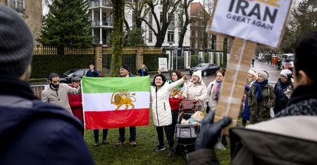 Atak na ambasadę Iranu w Hadze. Policja zatrzymała cztery osoby