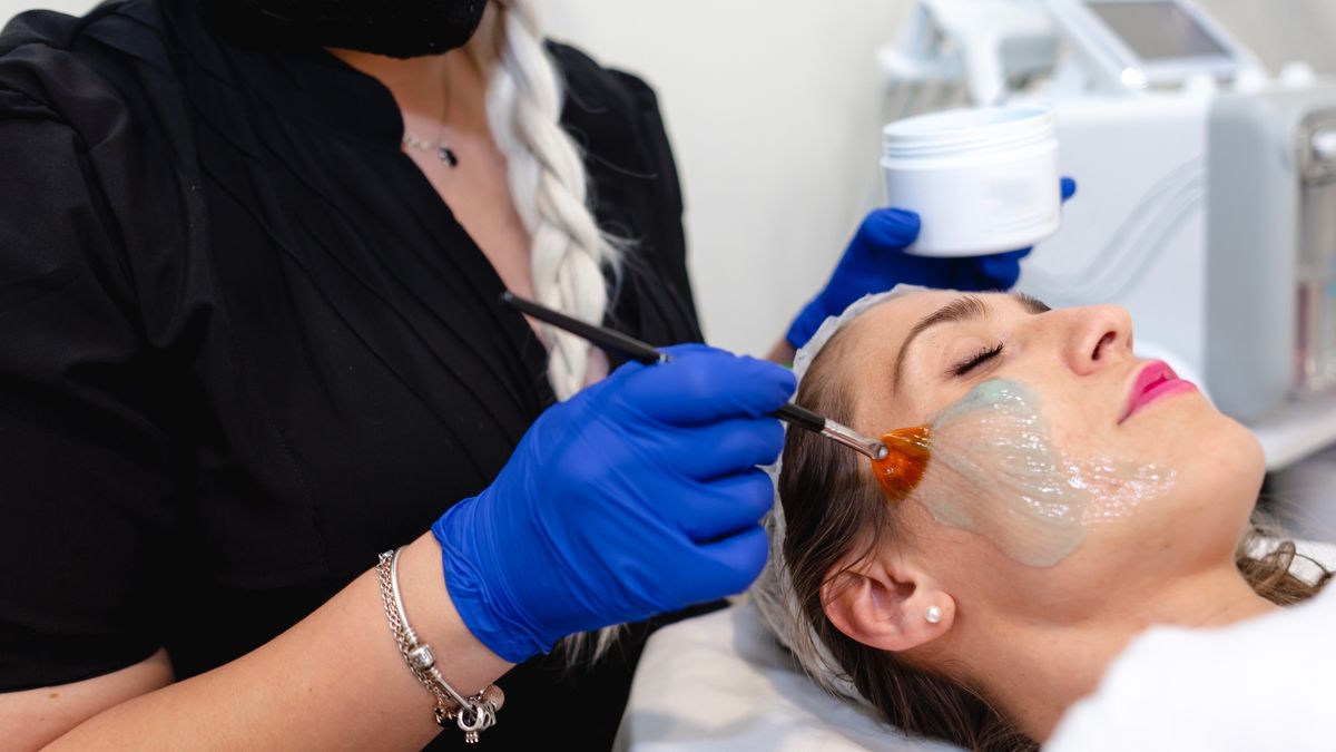 Peeling enzymatyczny nadaje się do każdego typu skóry.