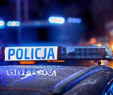 Poznań: Rękoczyny w mieszkaniu. Policjanci musieli wejść przez okno