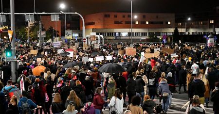 Strajk kobiet we Wrocławiu. "Inkubator, nie kobieta". Nawet rowerzyści przyłączyli się do protestu