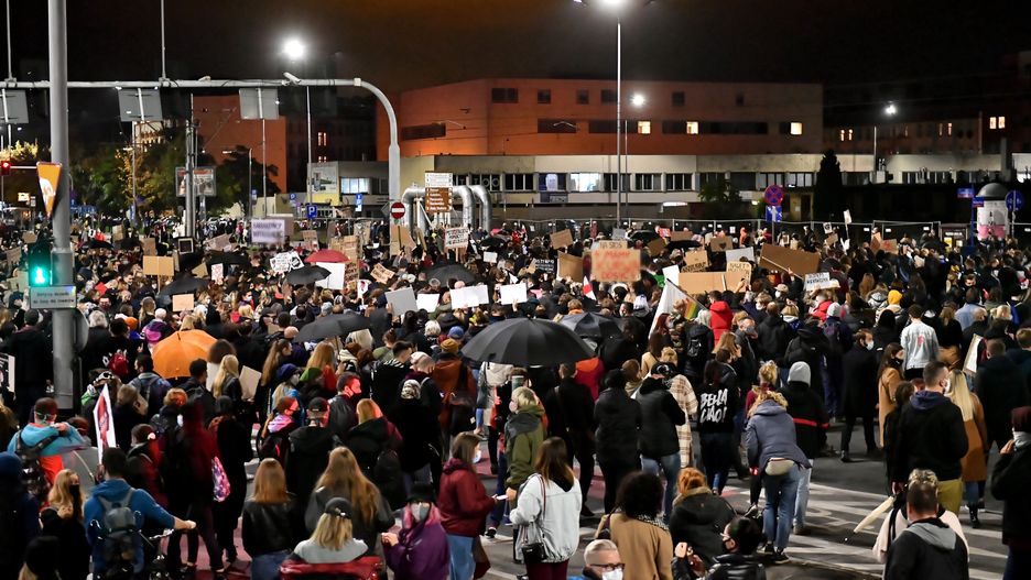 Strajk kobiet we Wrocławiu. "Inkubator, nie kobieta". Nawet rowerzyści przyłączyli się do protestu