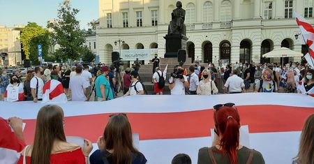 Warszawa. ”Wolna Białoruś”. Przy pomniku Mikołaja Kopernika w Warszawie demonstracja Białorusinów i Polaków