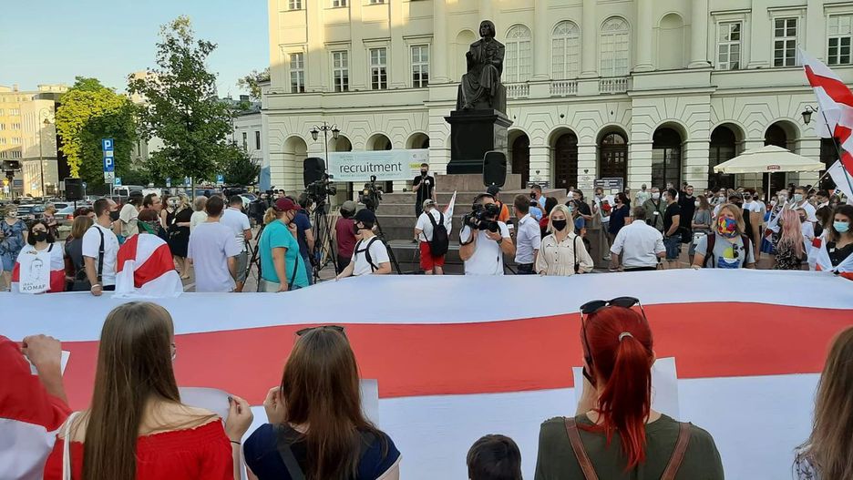 Warszawa. ”Wolna Białoruś”. Przy pomniku Mikołaja Kopernika w Warszawie demonstracja Białorusinów i Polaków