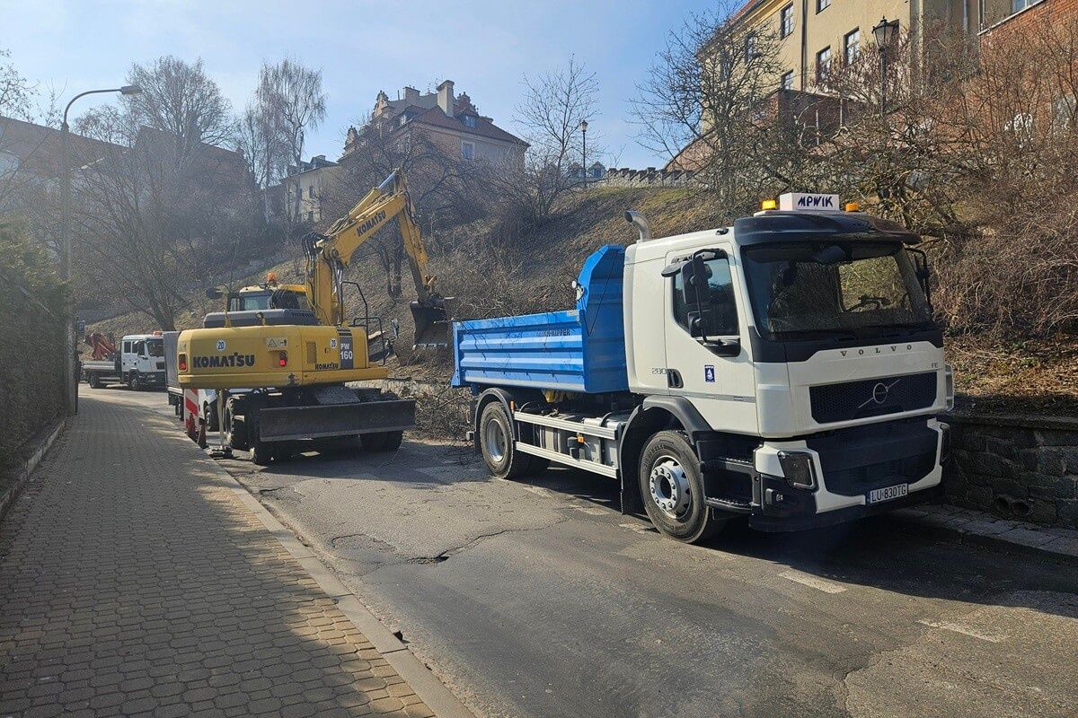 MPWiK usuwa awarię kanalizacyjną na ul. Podwale w Lublinie