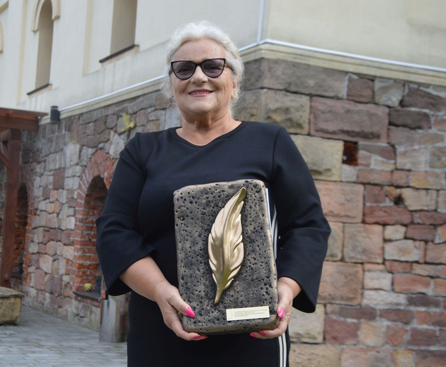 Bożena Gniazdowska z Ostrowca Świętokrzyskiego zdobyła główną nagrodę w Konkursie Recytatorskim Literatury Emigracyjnej w Suchedniowie.