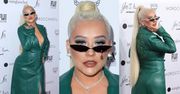 Drapieżna Christina Aguilera posyła całuski ze ścianki w Los Angeles (ZDJĘCIA)