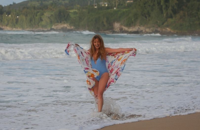 70-letnia Jane Seymour zachwyca wyglądem na hawajskiej plaży