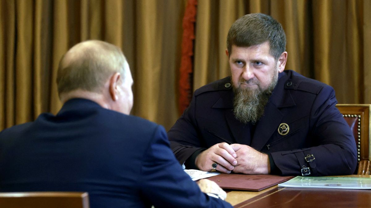 Putin z wizyt? w Czeczenii
In this pool photograph distributed by Russian state owned Sputnik agency Russia's President Vladimir Putin (L) meets with the head of the Chechen Republic Ramzan Kadyrov in Grozny, on August 20, 2024. (Photo by VYACHESLAV PROKOFYEV / POOL / AFP) / Editor's note : this image is distributed by Russian state owned agency Sputnik
VYACHESLAV PROKOFYEV