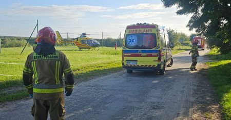 Motocyklista uderzył w dzieci idące poboczem. Lądował śmigłowiec LPR