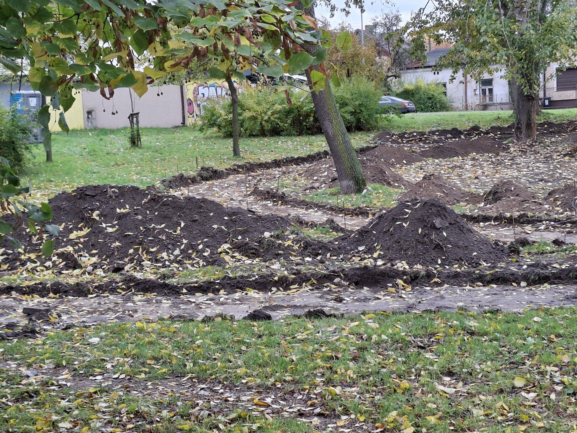 Budowa skweru w Częstochowie u zbiegu al. Wojska Polskiego (DK92) i ul. Bohaterów Katynia