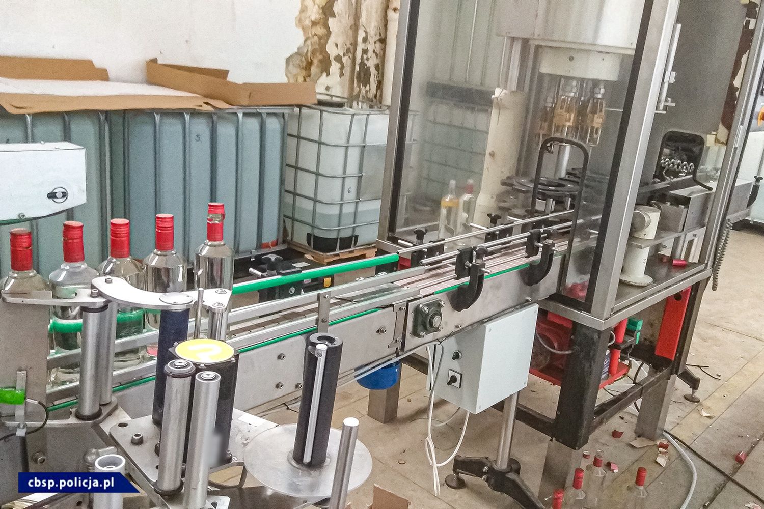 Łódź. Tysiące litrów podrobionej wódki. Akcja CBŚP