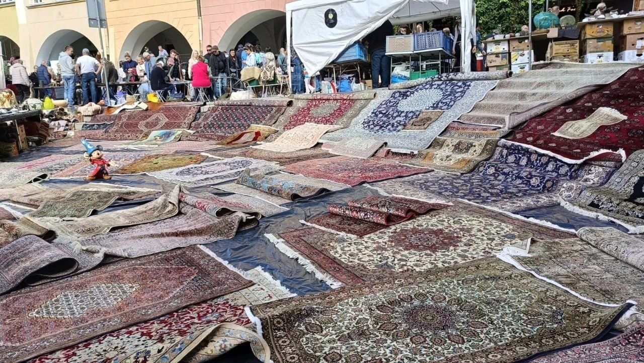 56. Targ Staroci i Osobliwości w Jeleniej Górze przyciąga wielu turystów, również tych z Zielonej Góry