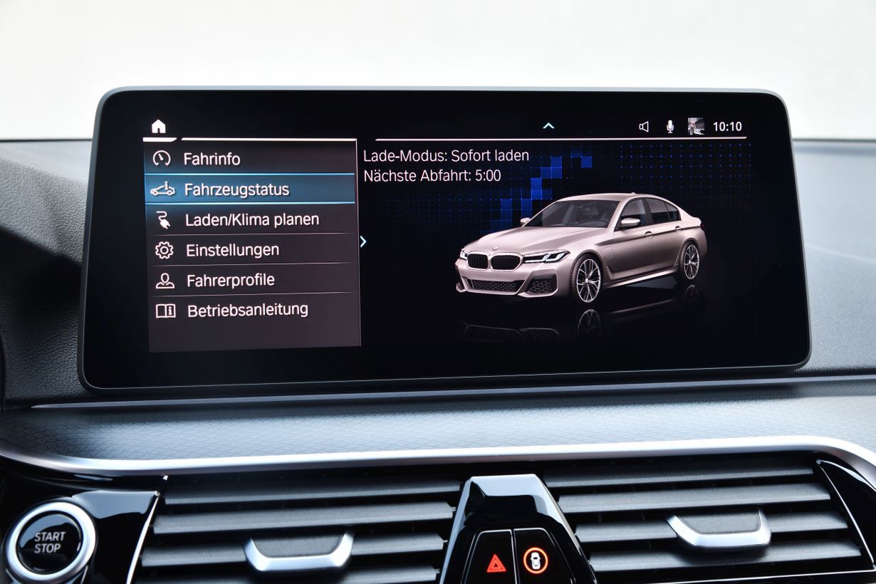 Pierwsza jazda BMW 545e: nowy napęd i funkcje Connectivity z nową aplikacją my BMW 6