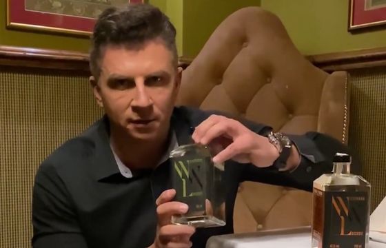 Mateusz Borek promuje wódkę. TVP: obowiązuje go Kodeks Etyki Dziennikarskiej