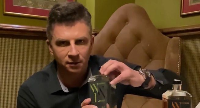 Mateusz Borek promuje wódkę. TVP: obowiązuje go Kodeks Etyki Dziennikarskiej