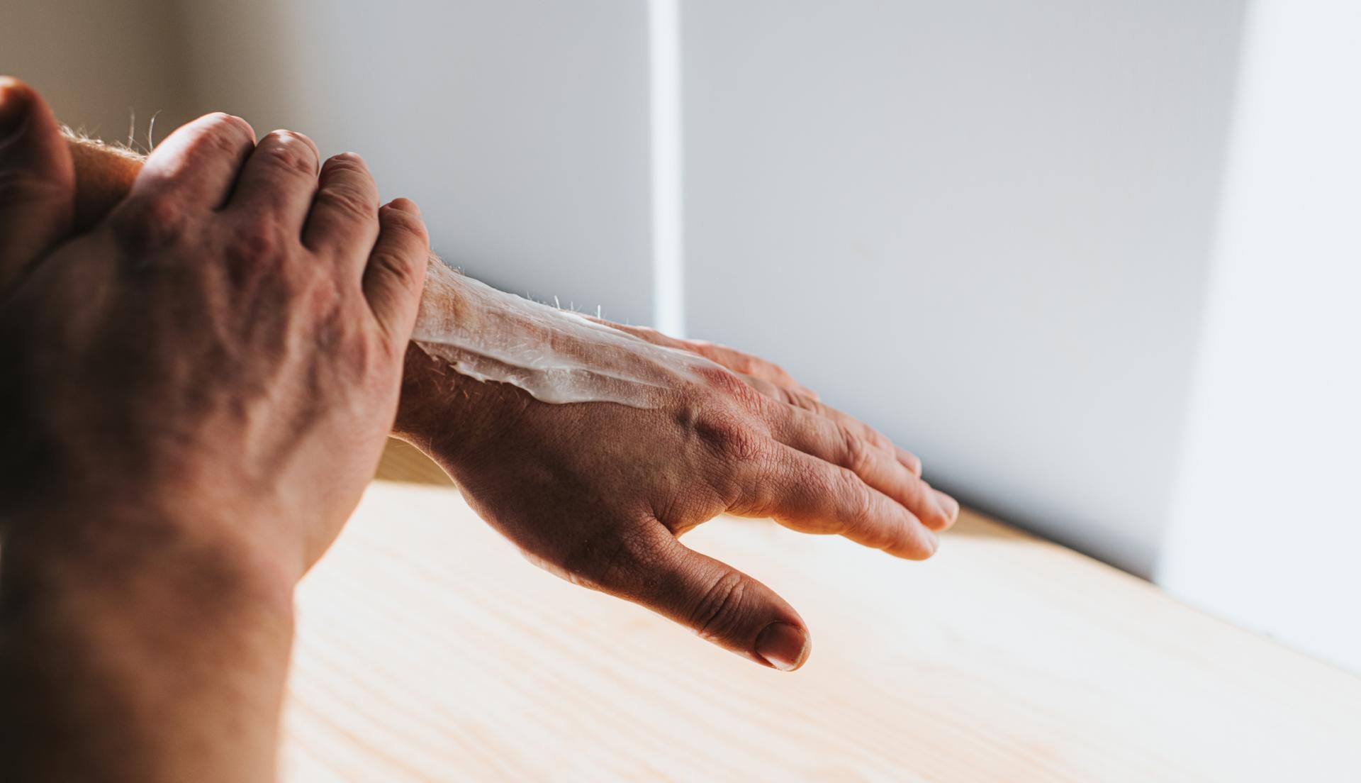  Pierwszym sygnałem choroby Parkinsona może być drżenie dłoni